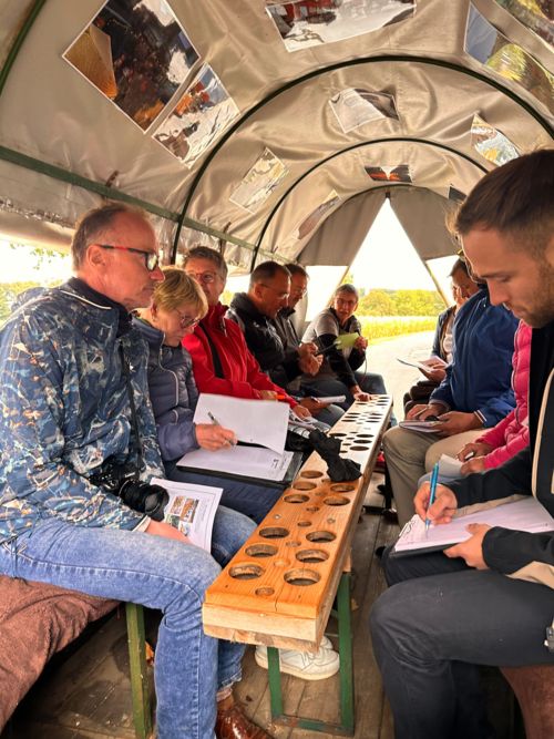 Während der Fahrt mit dem Planwagen