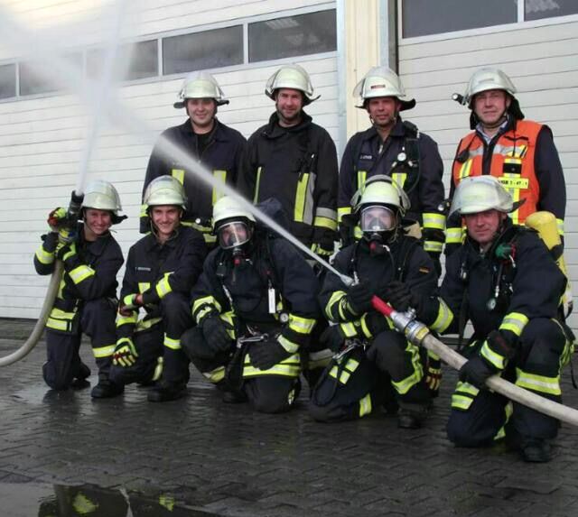 Nach einer Übung der Freiwilligen Feuerwehr Neudorf Feuerwehrübung
