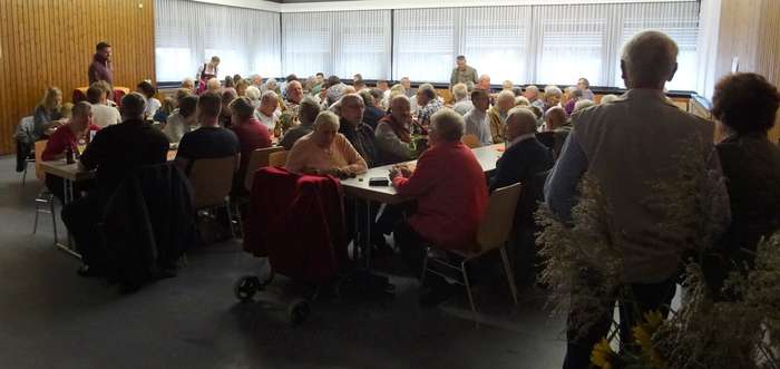 Volles Haus im DGH Neudorf beim Herbstfest 2018 Herbstfest 2018 der Gloria: Volles Haus