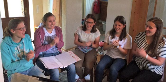 Probenwochenende des Jugendchores "Fortunes" 2016 (v.l.n.r.: Katharina Knobloch, Eva Roth, Julia Glosvik, Anika Glosvik, Anna Roth) Probenwochenende des Jugendchores "Fortunes" 2016