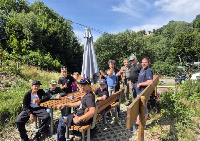 Schützenjugend und Betreuer an der Sommerrodelbahn in St. Andreasberg