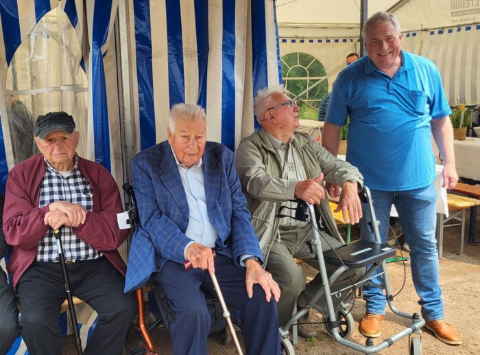 Die Jubilare Heinrich Ritzel, Heinz Rasch, Kurt Müller mit Thomas Joffroy (v.l.)