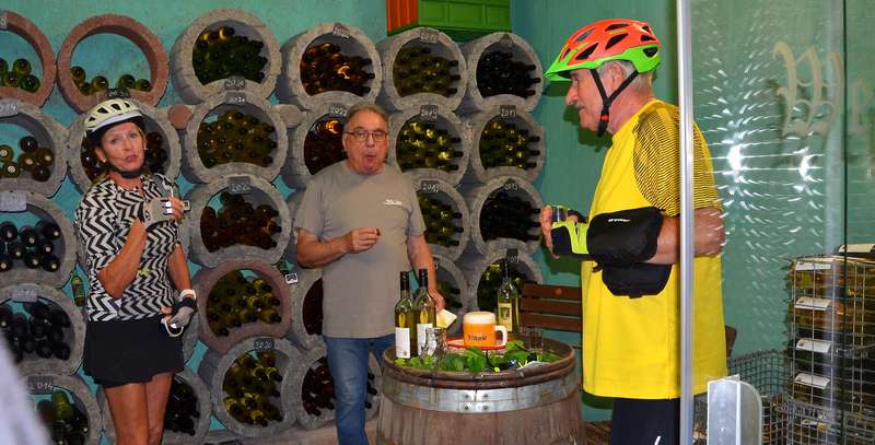 Weinprobe im Weinkeller Weinprobe im Weinkeller