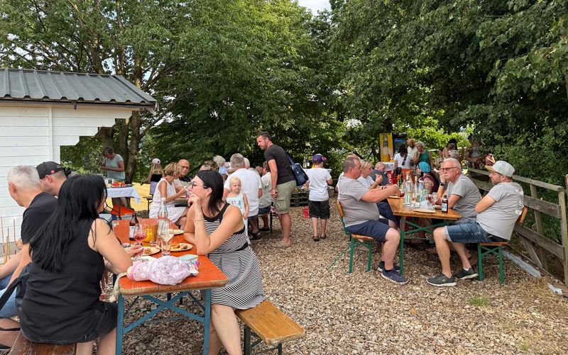 Besucher beim Weinabend Besucher beim Weinabend