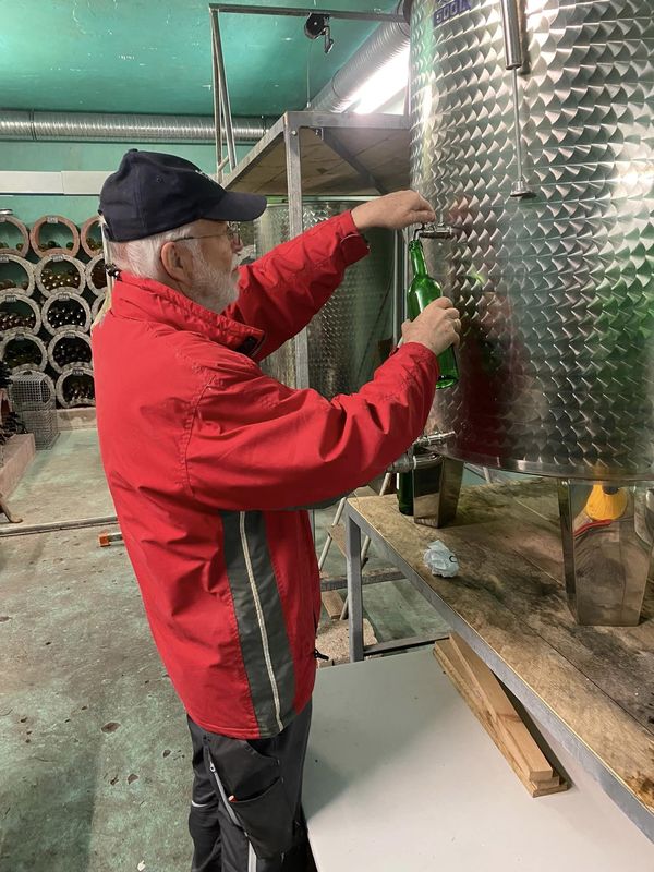 Abfüllung des Weins aus 2023 am 19.04.2024 Abfüllung des Weins aus 2023 am 19.04.2024