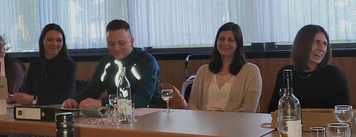 Der neugewählte Vorstand auf der JHV 2024 (v.l.n.r. K. Schramm, S. Knobloch, A.-C. Bohlken, L. Wink) Der neugewählte Vorstand auf der JHV 2024 (v.l.n.r. K. Schramm, S. Knobloch, A.-C. Bohlken, L. Wink)