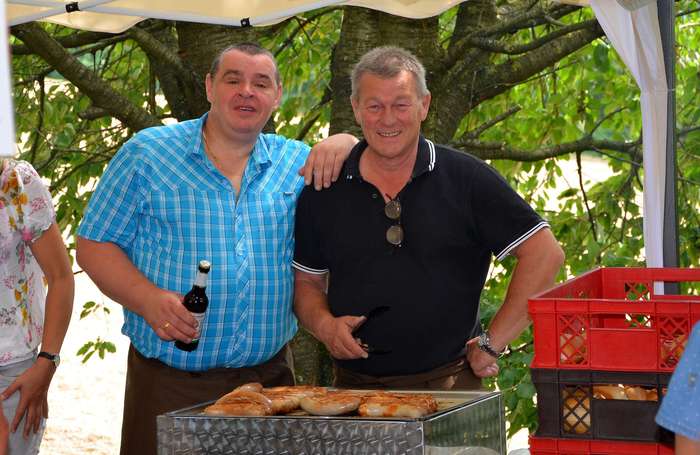 Gut gelaunte Helfer bei der Kelleröffnung 2019 Gut gelaunte Helfer bei der Kelleröffnung 2019