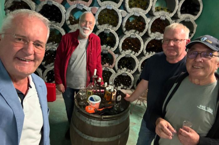 Im Weinkeller mit den Kellermeistern Peter Lerch und Klaus Hamann Im Weinkeller mit den Kellermeistern Peter Lerch und Klaus Hamann