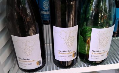 Neu gestaltete Weinetiketten Neu gestaltete Weinetiketten